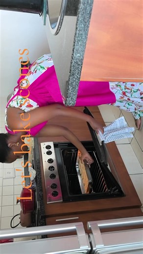 Easy Scone recipe. #baking #scones #sconesrecipe #bakingrecipe Ingredients 6 cups of flour 6 teaspoons of baking powder 1 teaspoon of baking soda 1 cup of sugar 300g of magerine 2 eggs 1 teaspoon of Vanilla Essence 1 teaspoon of caramel Essence 1 cup of Amasi (sour milk)