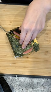 Easy tasty spam and egg seaweed wrap Kimbap or Gimbap recipe #kimbap #gimbap #spam #egg #wraps #seaweed #rice #easymeals #chinesefood #chinesecuisine #chinesefoodlover #vlog #food #foodlover #foodie #foodblogger #yummyfood #tastyfood #comfortfood #homemadefood #homecooking #homecooked #cooking #cookingvideos #cookingtime #cookingreels #cookingathome #easyrecipe #recipes #recipe #fullhappybelly | Fullhappybelly