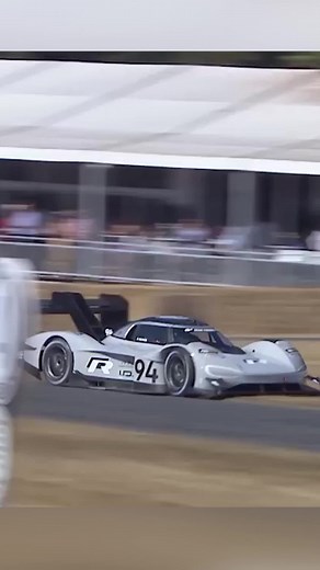 Full sends are commonplace on the #FOS Hill, as are scarcely believable saves! In 2018, Romain Dumas went for a wild ride in the #VW I.D.R — the very same car which holds the record for the illustrious Pikes Peak hillclimb. If you want to join The Americana Celebration presented by Bank of America at #FOS 2026, head to the link in our bio and grab your tickets now!