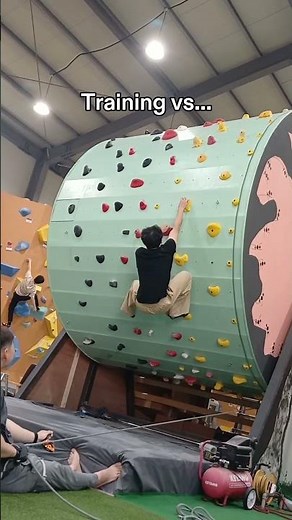 The things you have to do to reach the final goal... 💪📹: crew_climb #OlympicQualifierSeries