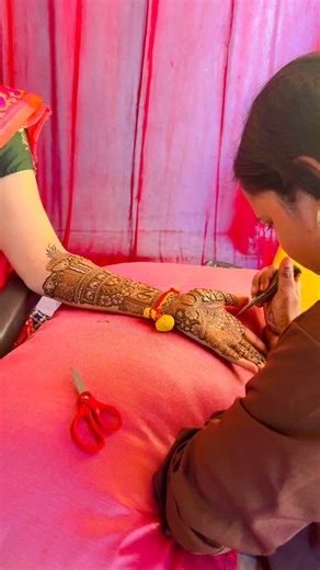 Amar Mehandi Artist Lucknow on Instagram: "Best Mehndi Artist in Lucknow || Bridal Specialist Designer World Famous All types of Mehndi are applied here. Rajasthani Marwari Mumbai pattern, Dubai style Indian design Lucknow design. You must give Amar Mehndi Artist a chance once to apply Mehndi and get the latest celebrity-like Mehndi on your hands. We have a full team here and we also go outside Lucknow to apply Mehndi. For booking call +91 9455803735 bridalmehndi #dulhanmehndi #fullhandmehndi #m