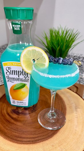 Kourtney Raby on Instagram: "Blue Raspberry Spiked Lemonade..👇 ……… Simply lemonade 1 blue raspberry kool aid pack Mix together For spiked lemonade.. Add 1 shot of Tito’s Vodka ( add more to your taste) 2.5 shots of blue lemonade 1 shot of limeade sparkling water ……………………..Lemonade idea from @better.fred Enjoy! #cocktails #lemonade #drinks #easyrecipe #blue #juice #recipes #mixeddrinks #reels #explorepage✨ #explore #happyhour"