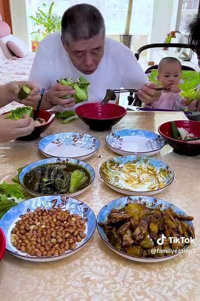 Enjoying Family Meals: Eating Show Highlights