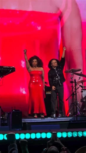 Stephanie Mills | Thank you Brooklyn!!! Last night was filled with love and it felt so good. Sold out audience and beautiful celebrations 🎉 Visit... | Instagram