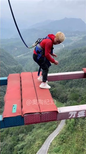 Uncontrollable trembling legs before the terrifying big leap+:Asmr Bungee Jumping