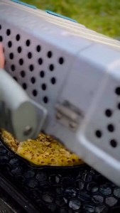 993 reactions · 44 shares | Ce nume crezi ca i se potriveste?  Eu as zice “tigaie fierbinte cu telemea si cartofi la grill”  Sunt curios de parerea ta 珞 Daca vrei sa faci ca mine: - telemea maturata de la Mirdatod Ibăneşti (AD) - cartofi - untura - condimentul tau preferat pentru cartofi - mujdei - patrunjel verde - oua - bacon - ceapa verde - ulei picant Spor si pofta  #lactatedeibanesti #unmuntedegust #dodomesaros #wildcooking #romania | Dodo Mesaros | Facebook