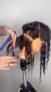 Curly hair bob tutorial from @adrianhairstudio 🔥💯⚡️ • Another one on curly hair using point cutting technique! I hope you like it 🔥💯 Leave a comment below if is anything that you want more tutorials on curly hair! Thank you @exalto_professionnel @ninjascissors @framar @matrix #hairdo #curly #curlybob #crafthairdresser #hairbrained | Hairbrained