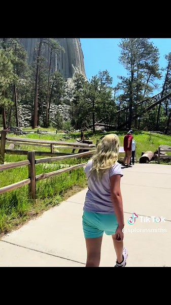 Is Devil’s Tower National Momument worth the drive to go visit it? It’s America’s first National Monument for a reason! Go see it for yourself! #devilstower #devilstowernationalmonument