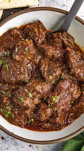 Chili Colorado is a traditional Mexican recipe of pork or beef stewed low and slow in a rich red chili sauce, hence the name "colorado", which means "colored red", not from the state of Colorado. >> Comment “RECIPE" and I'll send this recipe straight to your DMs! 🥳 GET THE FULL RECIPE ⬇️ https://www.chilipeppermadness.com/recipes/chili-colorado/ Chili Colorado Ingredients: FOR THE SAUCE: 6 ancho chili peppers stemmed and seeded 6 guajillo peppers stemmed and seeded 2 pasilla peppers stemmed and