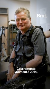 Victime d'un effroyable accident, ce pilote d'Indycar a frôlé la mort. Devenu tétraplégique, il n'a jamais cessé de se battre. 21 ans après, il pilote à nouveau, marche grâce à un exosquelette, et a même pu danser avec sa fille pour son mariage. Brut a rencontré Sam Schmidt. | Brut