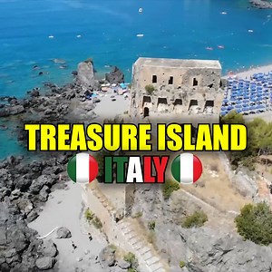 Magnet Fishing On A Tropical Beach In Italy! I Call This Place Treasure Island! This Place IS Beautiful! What Treasure Will We Find?👀 | Bondi Treasure Hunter