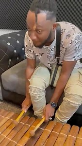 103K views · 6.2K reactions | Momo. Choco Off un artiste multi talent, savourer le morceau KOUROUBE en mode balani . | Hits2mali.net | Facebook