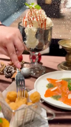 傳遞美味・傳遞喜悅 😊 將黃金滋味傳開，再用甜蜜聖誕節提拉米蘇收結，襯住節日氣氛未過，梗係要約埋重要嘅人一齊慶祝啦～🥳共同細味每一啖美食，延續每一份喜悅。 Pass the Plates, Share the Joy… 😊 Our menu is made for sharing, featuring great starters and dreamy desserts to enjoy together. Let’s keep the festive joy going! 🥳 Bring your favorite people together for a meal full of flavor and shared moments of joy. #RubyTuesdayHK #聖誕聚會 #聖誕好去處 #聖誕 #XmasMenu | Ruby Tuesday Hong Kong