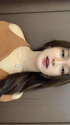 Stylish Outfit Ideas Featuring Sleeveless Tops