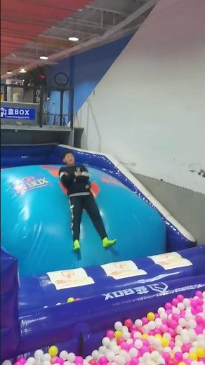 Trampoline Theme Park: Fly Up Like A Zombie, So Rigid. This Trampoline Is So Fun!