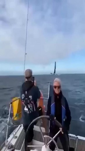 Crazy maxi trimaran overtaking !!!😱😱😱 | American News Daily