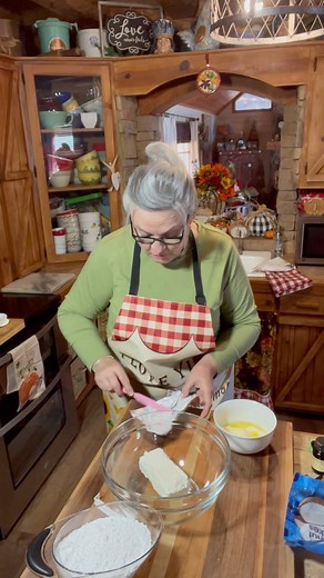 182K views · 6.8K reactions | LAZY MAN'S DELICIOUS CREAM CHEESE ICING Farm Cooking With Nan So simple and so delicous you can definitely make ahead of time and just keep it refrigeraded. I hope y'all enjoy! ❤️Nan #creamcheeseicing #DeliciousDesserts #simple #justforyou #farmcookingwithnan | Farm Cooking with Nan | Facebook