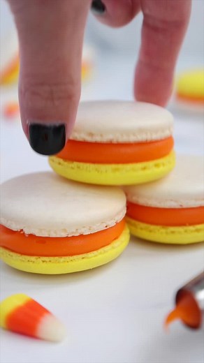 These candy corn macarons taste just like our favorite little halloween candies, and are filled with candy corn ganache!! Get the recipe here: https://chelsweets.com/candy-corn-macarons/ | Chelsweets