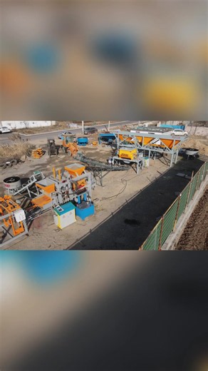 The QT4-18 automatic production line enables fully automated production. It can produce hollow bricks, interlocking bricks, paving bricks, and curb stones.#block making machine