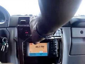 2005 g-500 wagon mercedes radio removal