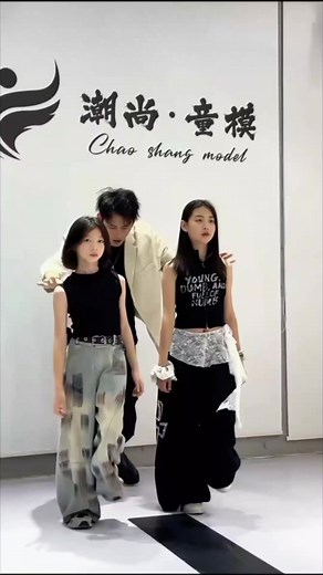 簡簡單單的高級感｜Yuen 氣場模特師徒組合走秀