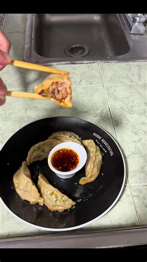 Gyosas con chili oil.#fyp #comida | gyozas