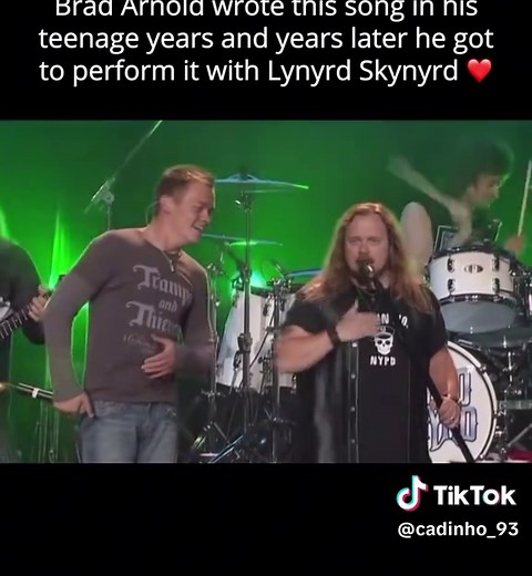Brad Arnold of 3 Doors Down Performs Kryptonite Live