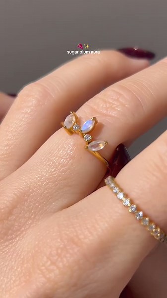 ✨🍇 sparkly plum aura nails to shine through Christmas and into the New Year! 🎄🎆 *all the products are linked on my amzn in the bio ____ *affiliate #holidaynails #newyearsnails #glitternails #auranails #ombrenails #rednails #cherryred #nailtrends #nailinspo #nailtutorial #trendingnails #fypシ