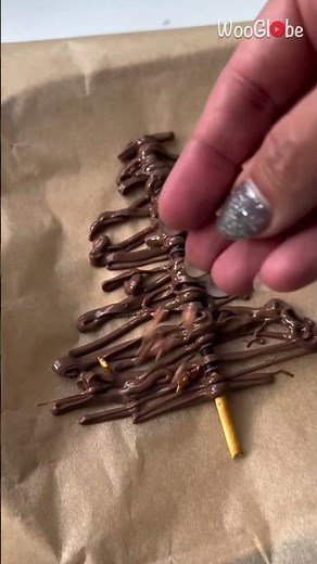 Easy recipe to make Chocolate Christmas Trees for amping up Christmas festivity || WooGlobe