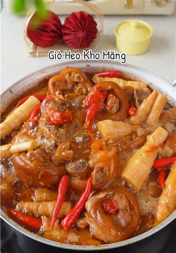 Mâm cơm tết đo đỏ ấm cúng cùng giò heo kho măng #ancungtiktok #learnontiktok #Ajingon #NgonTuThitNgotTuXuong #NemAjingonLaThayDo