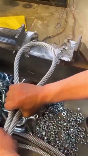 the process of forming wire rope eyes #shorts