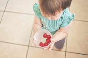 Altruistic babies? Study shows infants are willing to give up food, help others