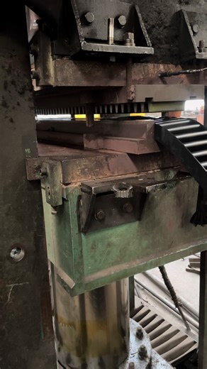 We are a conveyor belt manufacturer in China with 18 years of production experience. Our main products include: \t•\tSteel Cord Conveyor Belts \t•\tCorrugated Sidewall Conveyor Belts Our belts are widely used in mining, cement plants, ports, power stations, and other heavy-duty applications. From raw materials to manufacturing and quality control, everything is handled in-house at our factory. On this page, we share real factory production, technical details, and application experience. OEM proj