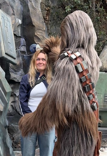 sorry chewy #chewbacca #starwars #disneyland #fyp