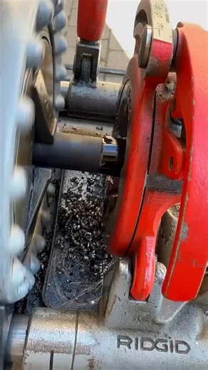 Did you know the history of threading at RIDGID goes back to 1948? 👀 Today, threading is mostly predominant in industrial and commercial applications, as piping technology and materials have progressed over the years 🔥 🔗Discover the RIDGID Job Well Done promotion and get your favourite deal now! https://issuu.com/ridgid.europe/docs/ridgid_pipe_fab_campaign_leaflet_uk_?fr=sZDIzYzg0NzE5ODU #ridgideurope #jobwelldonewithridgid | RIDGID Europe