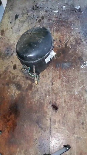 cambio de aceite al compresor de tu nevera#tecnico #aireacondicionado #refrigerator