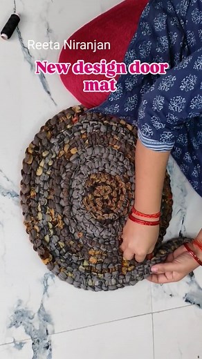 11K views · 8K reactions | #trendingreels #reels #viralvideos #viralreels #craft #bestoutofwaste #bagbananekatarika #bagmaking #diydoormat #reetaniranjan #facebook | Reeta Niranjan | Facebook