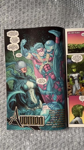 Unboxing Tim Drake's Red Robin Comic