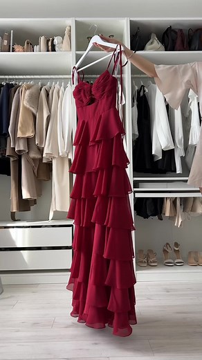 713K views · 10K reactions | RED's taking over Prom—and we're obsessed! Want the CODE? You know the drill~ 殺 | JJ's House | Facebook