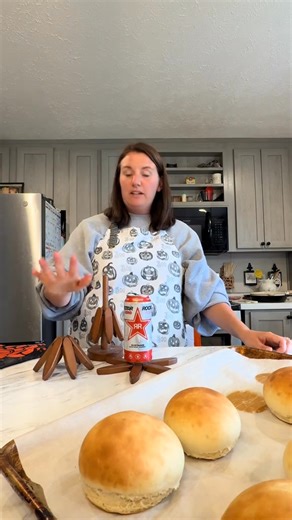 The trivet tree is perfect for someone who loves to cook. The trivets are going to protect your countertop and when it’s all put together, it looks great setting out and doesn’t have to hide in a drawer. They have a couple of different models available. The trivet tree I got has four trivets. #trivet #trivettree #cookinghacks #tiktokshopcreatorpicks #warmupfortheholidays | Kindinform