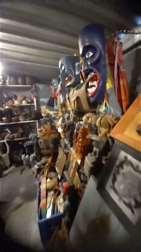 A handicraft shop in Sri Lanka where time seems to fly by🇱🇰