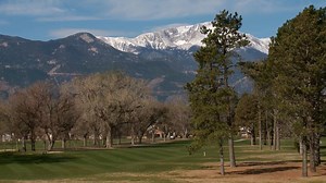 A round of golf at Patty Jewett or Valley Hi golf courses are a great way to enjoy the outdoors this weekend! #summerInTheSprings | City of Colorado Springs