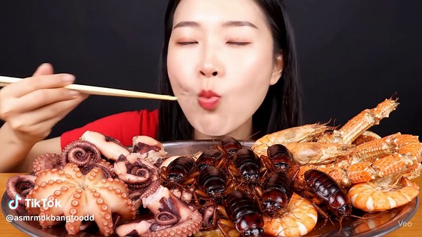 ASMR.eatijg cockroaches sea food #asmrfood #aiasmr #veo3 #fastfoodmukbangs #asmrvideo #koreanmukbang #ASMR #asmrsounds #mukbang #mukbangfood #seafood