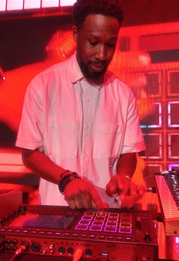 Pure joy in the pocket. 💼 @Cory Henry doing what he does best, creating the perfect vibe in the room. #MPC #fingerdrumming #MPCLiveIII
