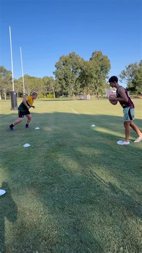 Conducted at 40% intensity in a controlled learning environment. Both players focused on role clarity: the tackler executing an effective chop tackle and returning to their feet quickly, while the ball carrier concentrated on strong ground work with accurate ball placement. “ Don’t miss out on our International Camp limited spots. Well done boys 😎 | Rugby Skills Academy
