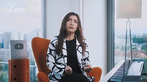 5.3K views · 143 reactions | Découvrez une technique de respiration essentielle pour chanter sans vous sentir étouffé. Apprenez comment optimiser votre respiration, utiliser le diaphragme efficacement, et assurer un flux d'air continu pour soutenir votre chant.  Formation gratuite sur les 5 exercices indispensables pour développer ta voix : https://www.elenahurstel.com/5-exercices-essentiels/ | Elena Hurstel - Mentor Vocal | Facebook