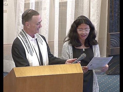 11 year old Miryam sings Eyn Keloheinu and Aleinu. November 8, 2025. Keyboard by Claudio Waisgluss.