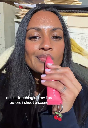 i don’t mind when they say “come hair and makeup ready”. i enjoy doing my own makeup and they can do whatever they want when i show up on set. holy grail goes with me everywhere is my guava lip oil from @Summer Fridays 💖 #onset #actorslife #nycactors #castingcall