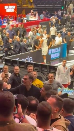 💢 Ο Μπαρτζώκας ανέβηκε στα κάγκελα της εξέδρας και έψαχνε οπαδό που τον έβρισε! | SDNA