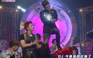 2PM_现场【中字收藏版】像电影般+Hands_Up.110624.KBS.1080_哔哩哔哩_bilibili